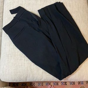 MMLaFleur pleat front pants. Size 4. Black